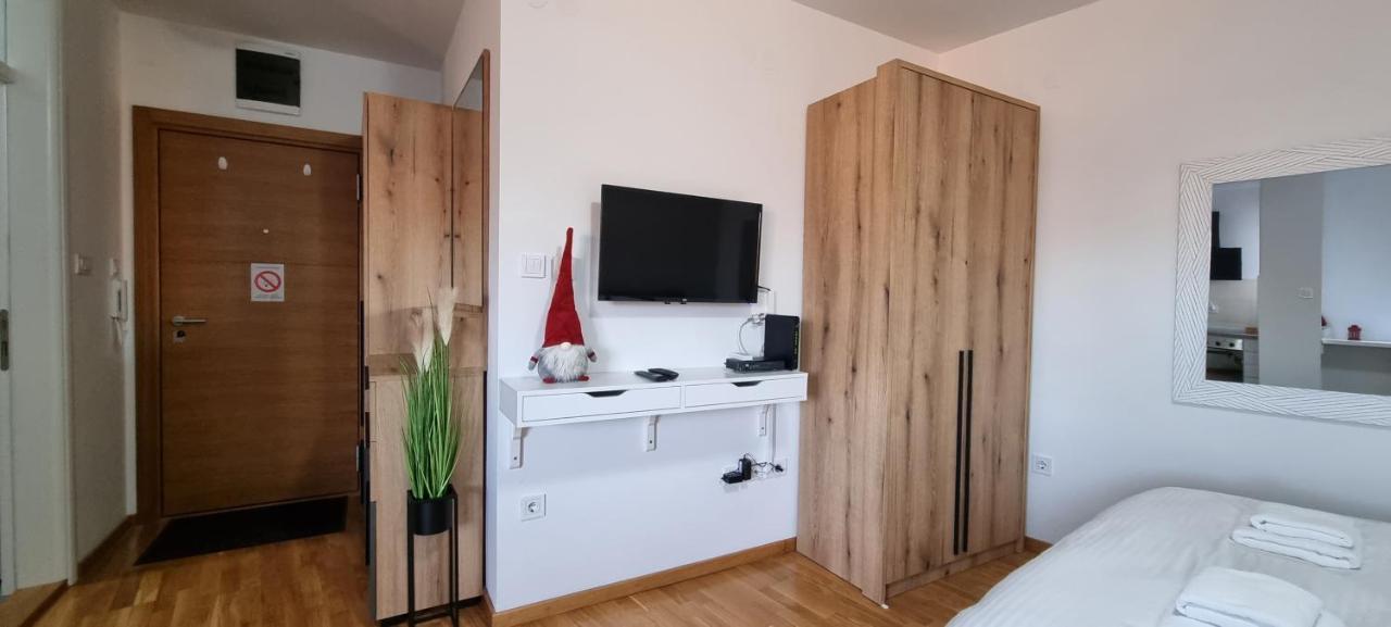 Grove II Apartment = Strict City Centre Novi Sad Exterior foto